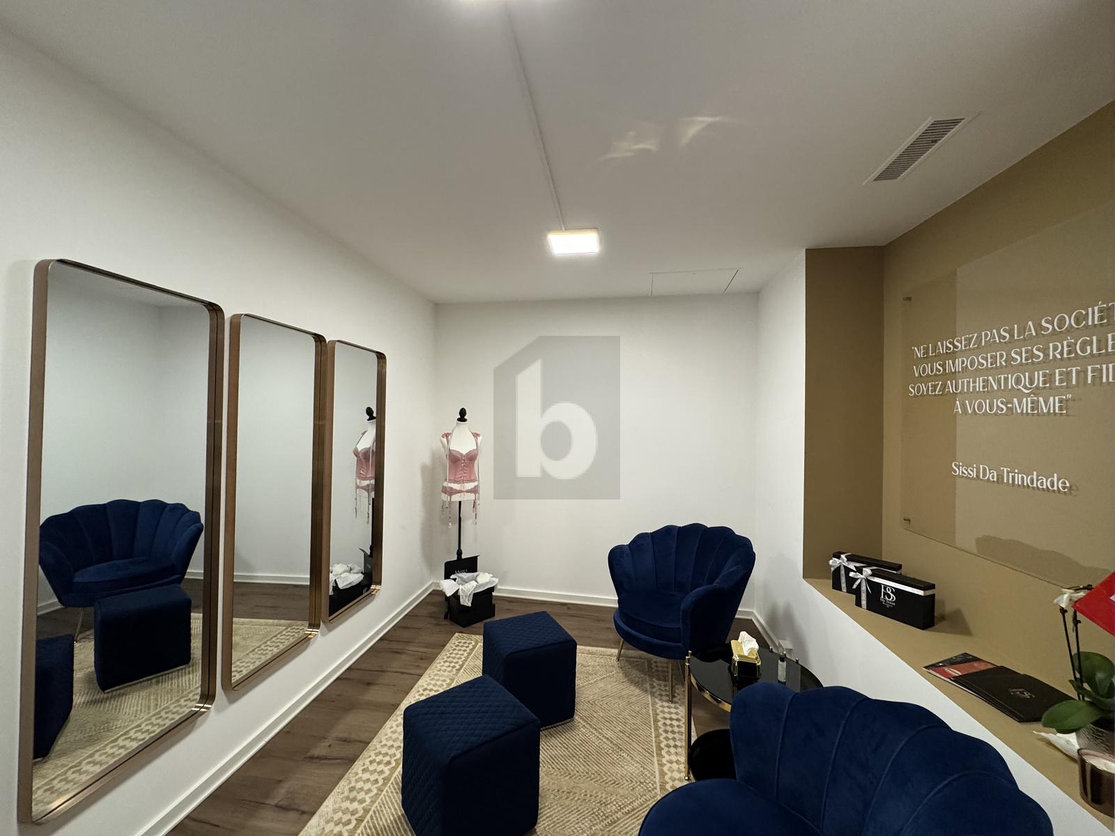 VUE LAC ET EMPLACEMENT PRIVILÉGIÉ - 3