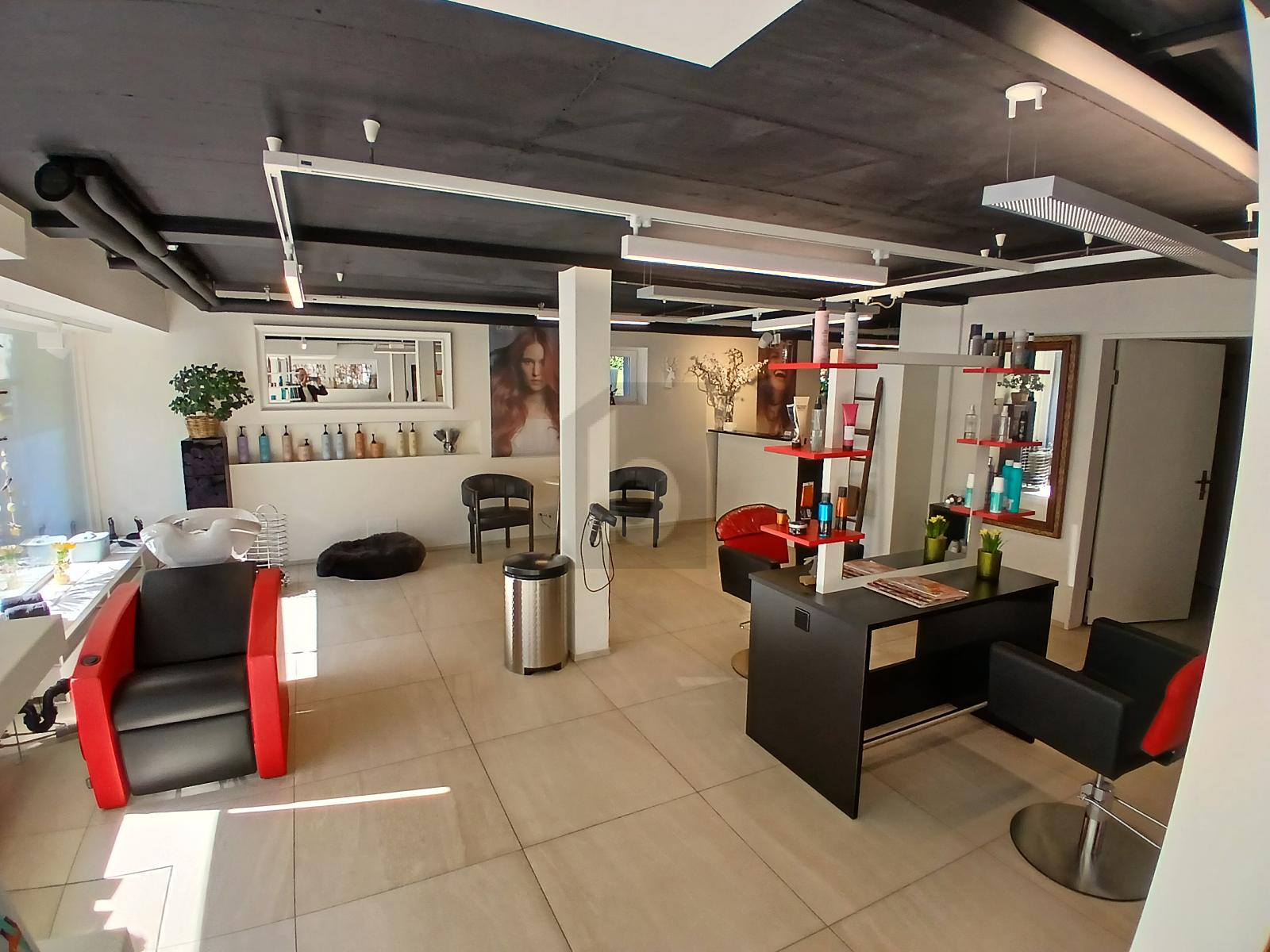 MODERNES LADENLOKAL MIT EIGENEN PARKPLÄTZEN - 0