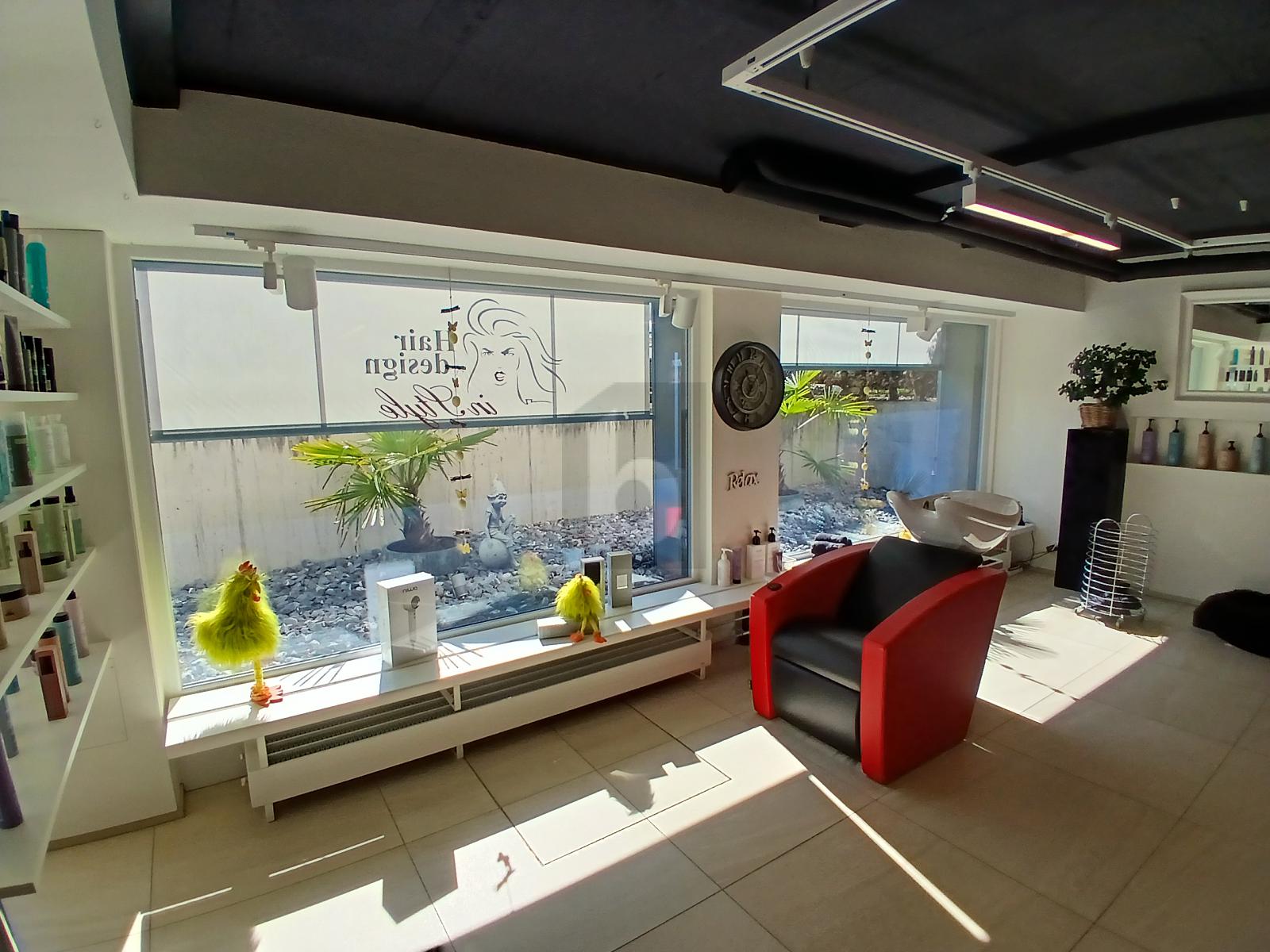 MODERNES LADENLOKAL MIT EIGENEN PARKPLÄTZEN - 1