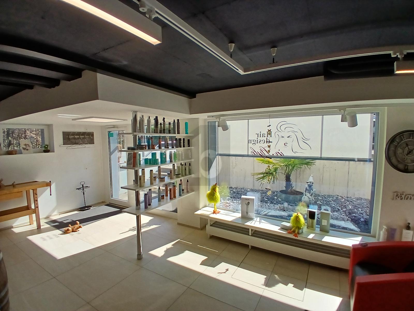 MODERNES LADENLOKAL MIT EIGENEN PARKPLÄTZEN - 2