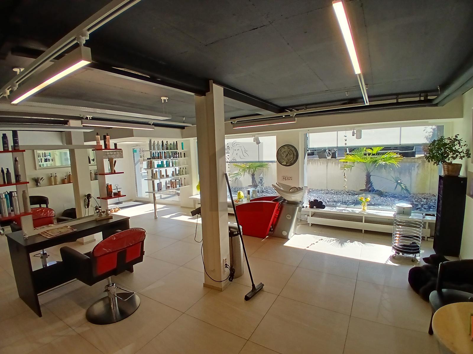 MODERNES LADENLOKAL MIT EIGENEN PARKPLÄTZEN - 3