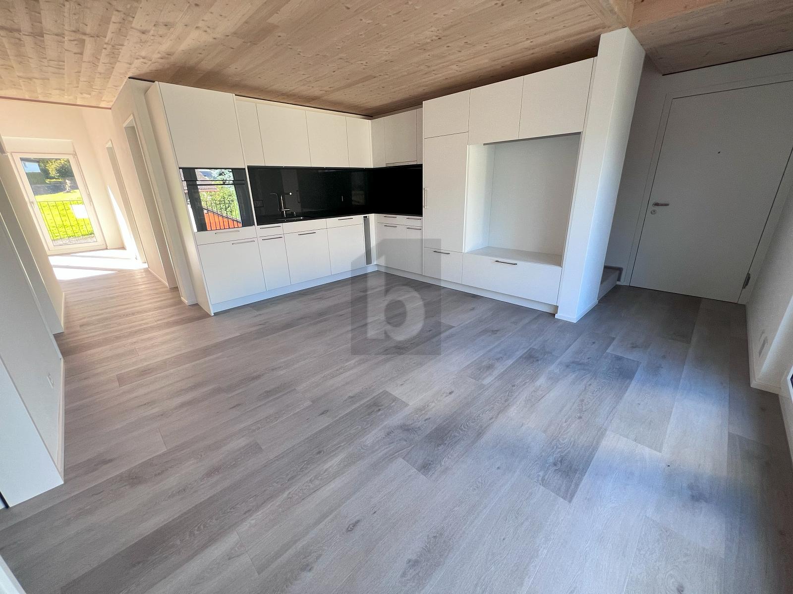 LICHTDURCHFLUTET UND RUHIG GELEGEN - 2