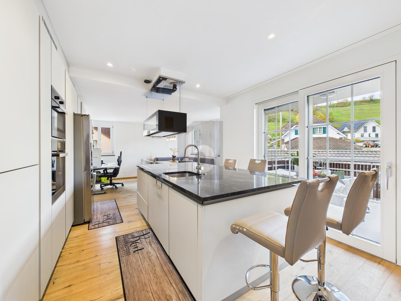 TRAUMHAFTE AUSSICHT AN RUHIGER LAGE - 1