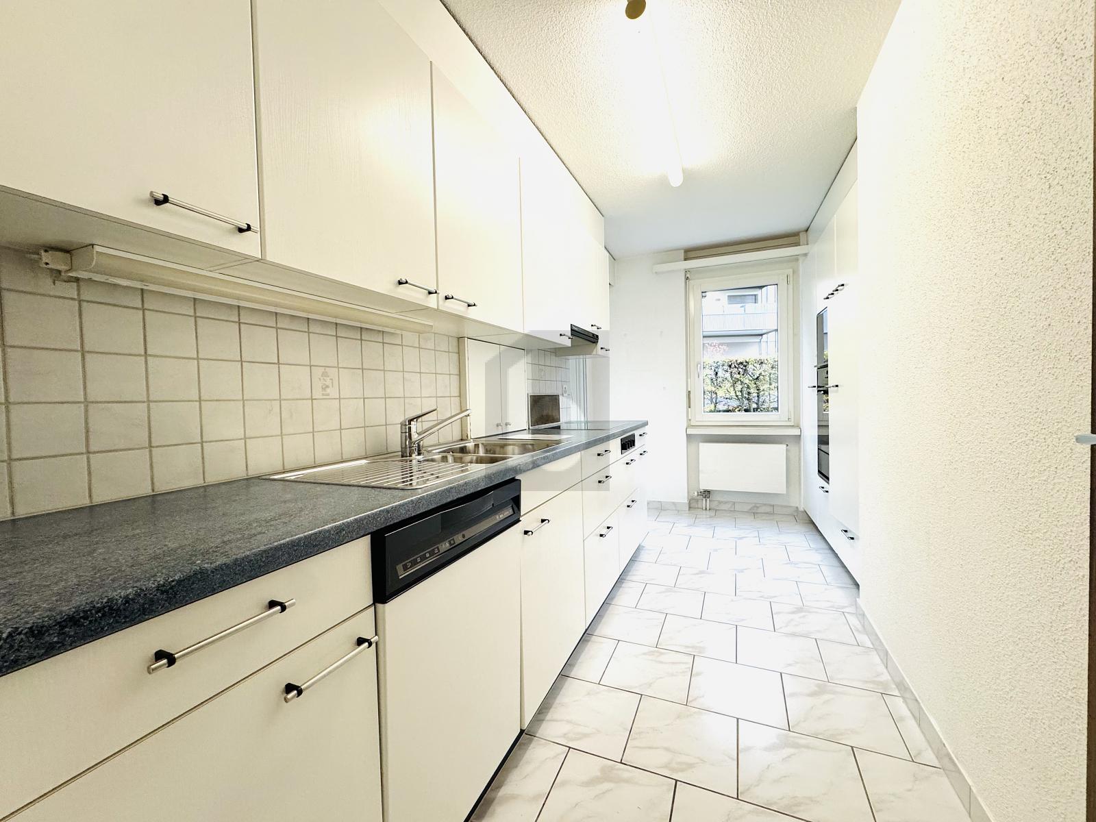 GROSSZÜGIGE RÄUME AN ZENTRALER LAGE - 1