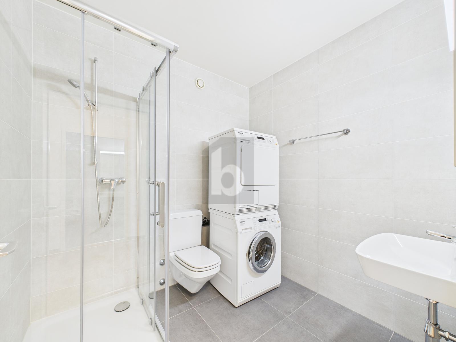 LUMINEUX AVEC BALCON ET PROCHE DE O.I - 4