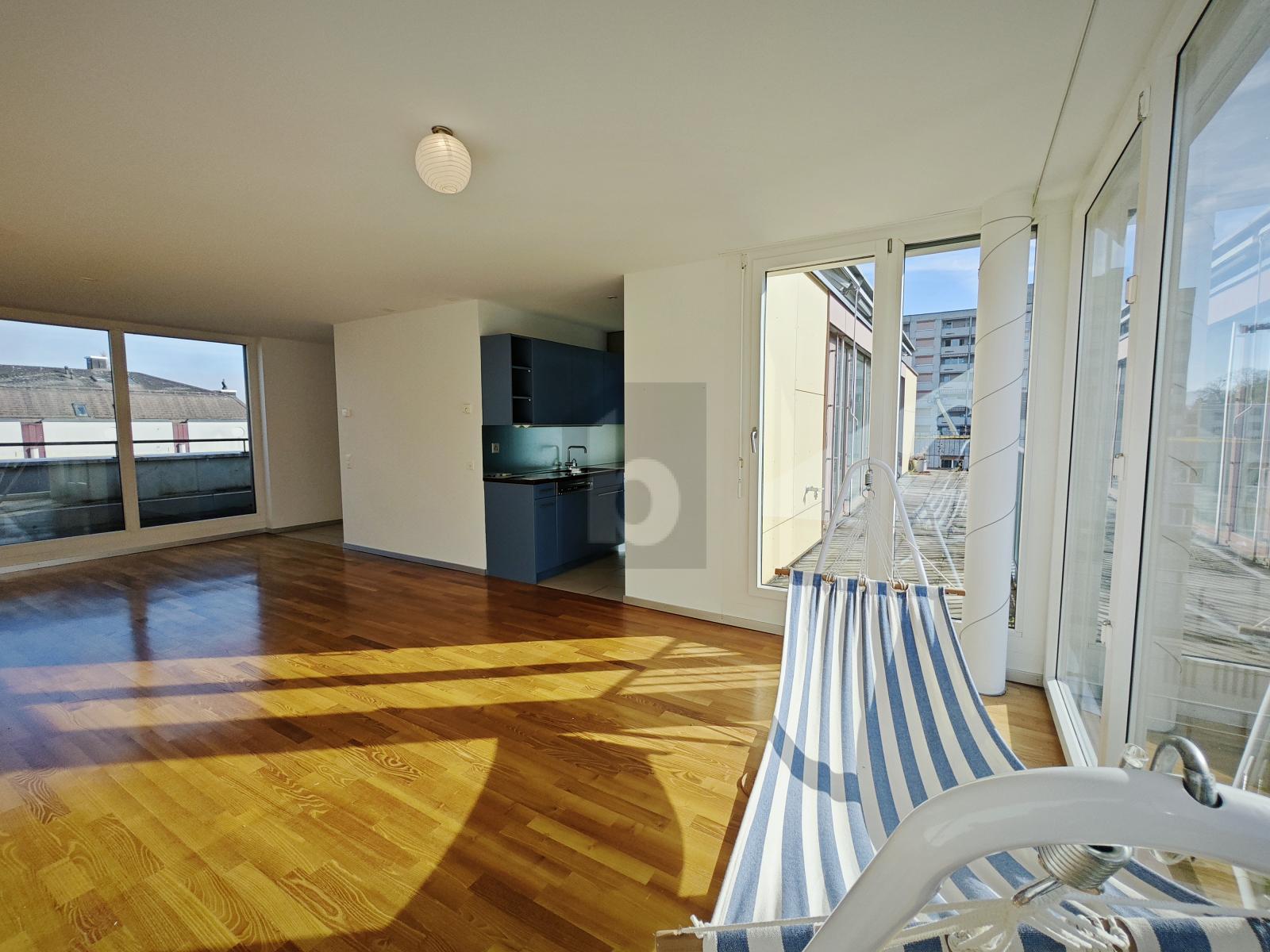 LICHTDURCHFLUTET MIT ZWEI GROSSEN BALKONEN - 0