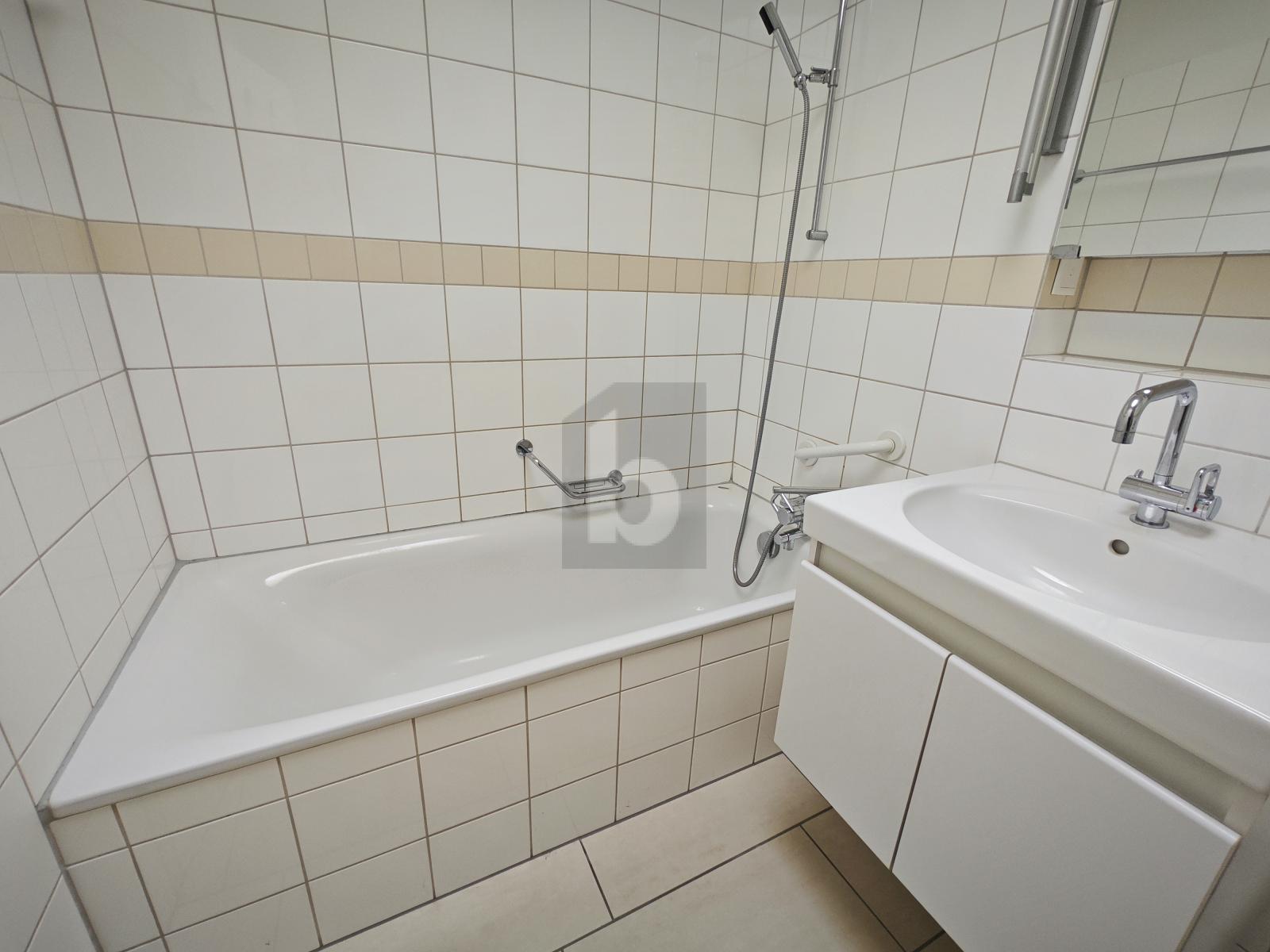 LICHTDURCHFLUTET MIT ZWEI GROSSEN BALKONEN - 4