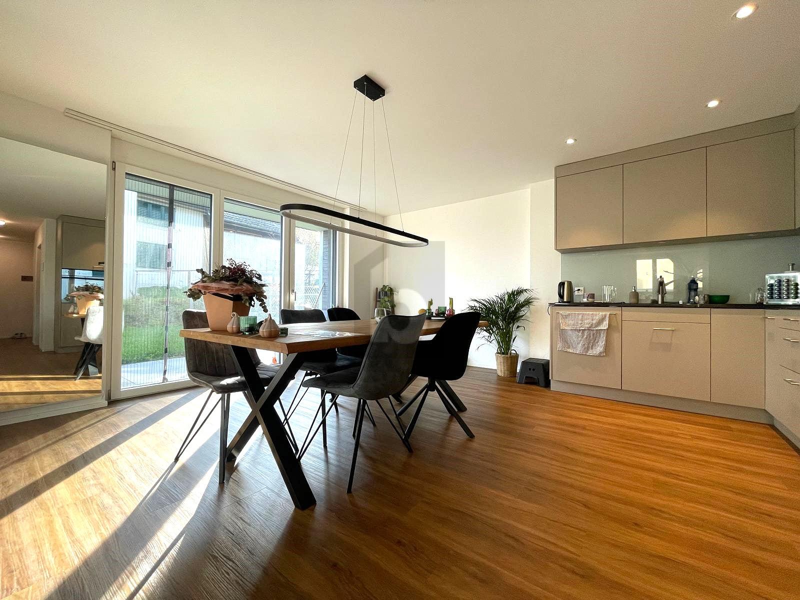 HELL, MIT GARTENANTEIL UND SITZPLATZ - 0