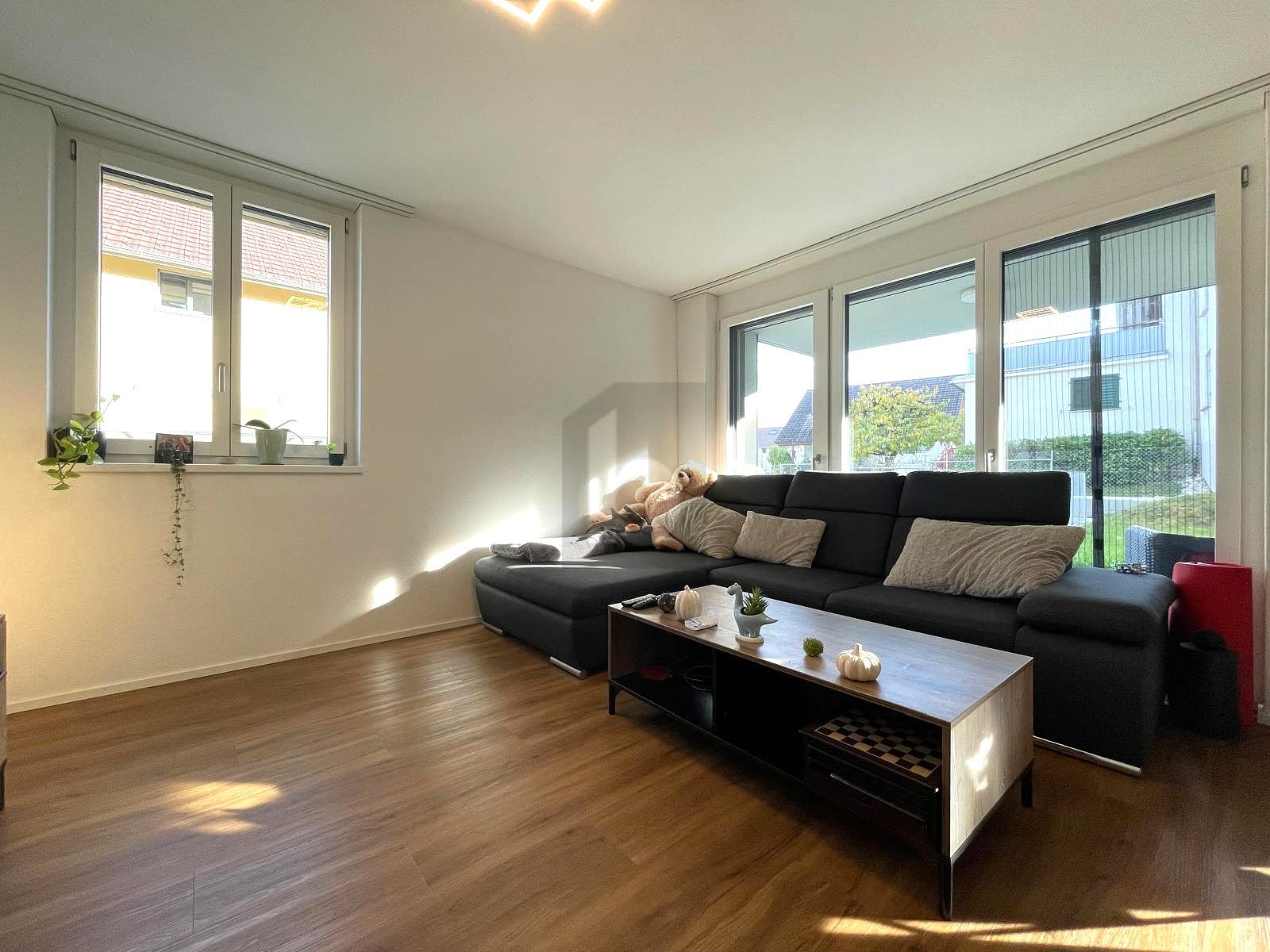 HELL, MIT GARTENANTEIL UND SITZPLATZ - 2