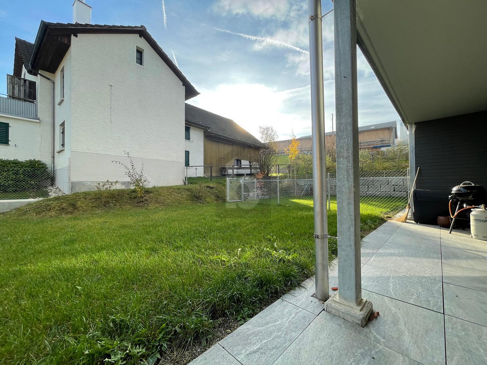 HELL, MIT GARTENANTEIL UND SITZPLATZ - 4