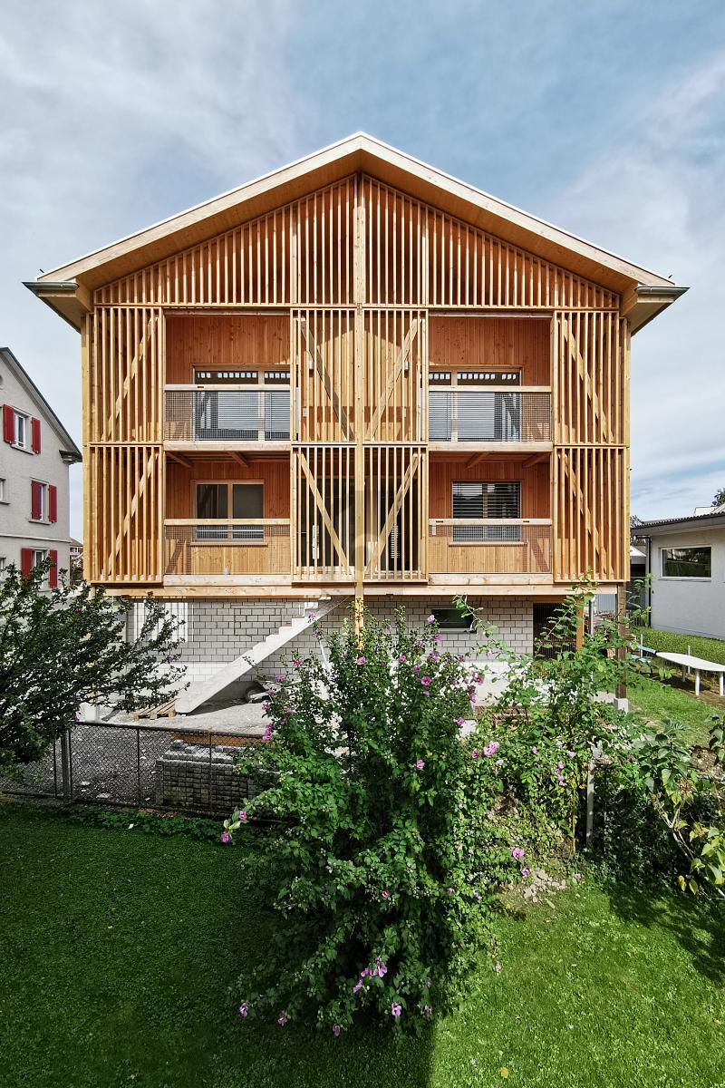 MODERNER WOHNTRAUM IN HOLZ - 0