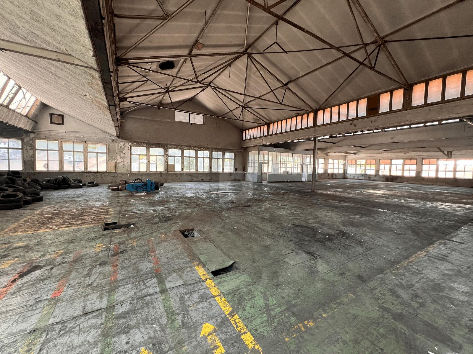 GRANDS VOLUMES ENTREPÔT, STOCKAGE - 2