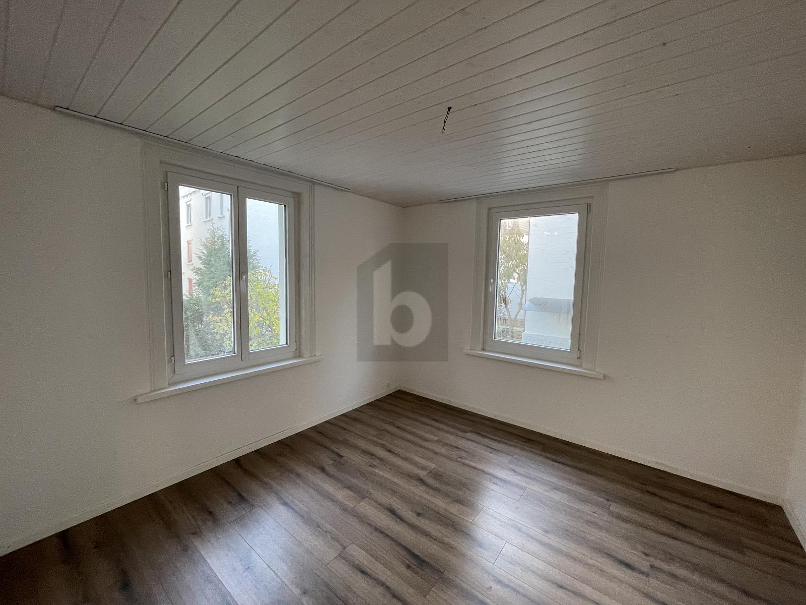 MODERN MIT GROSSEM GARTEN UND TERRASSE - 4