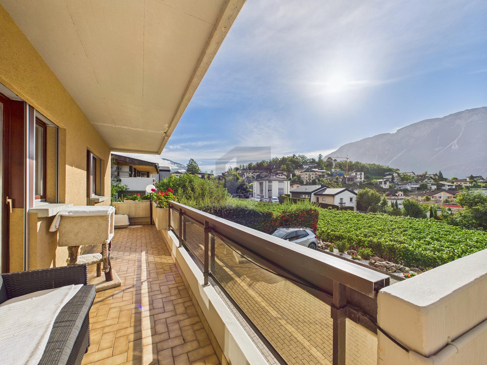 SPACIEUX ET LUMINEUX AVEC UNE VUE MAGNIFIQUE - 4