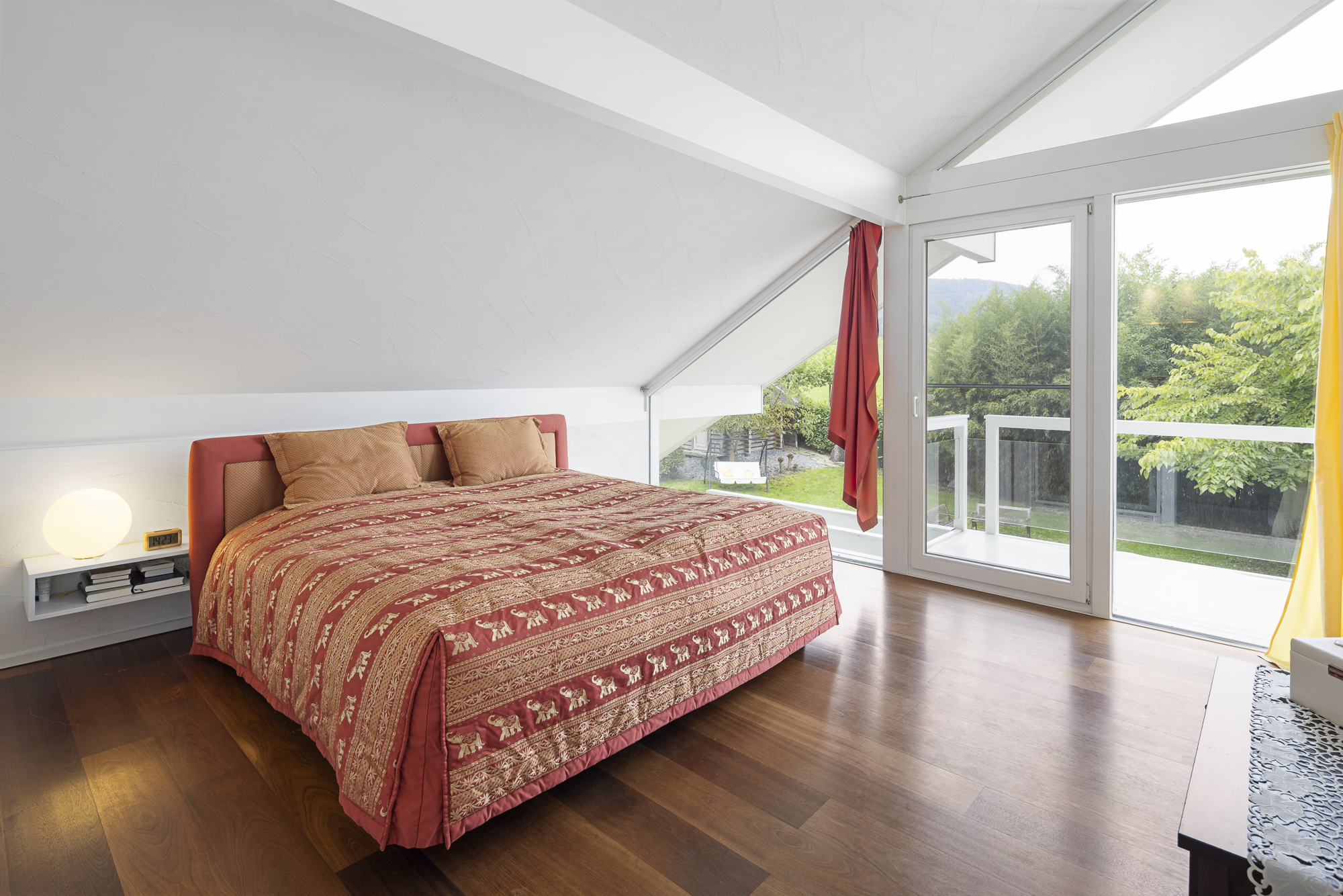 Raumwunder mit grossem Grundstück und Pool an ruhiger Lage - 5