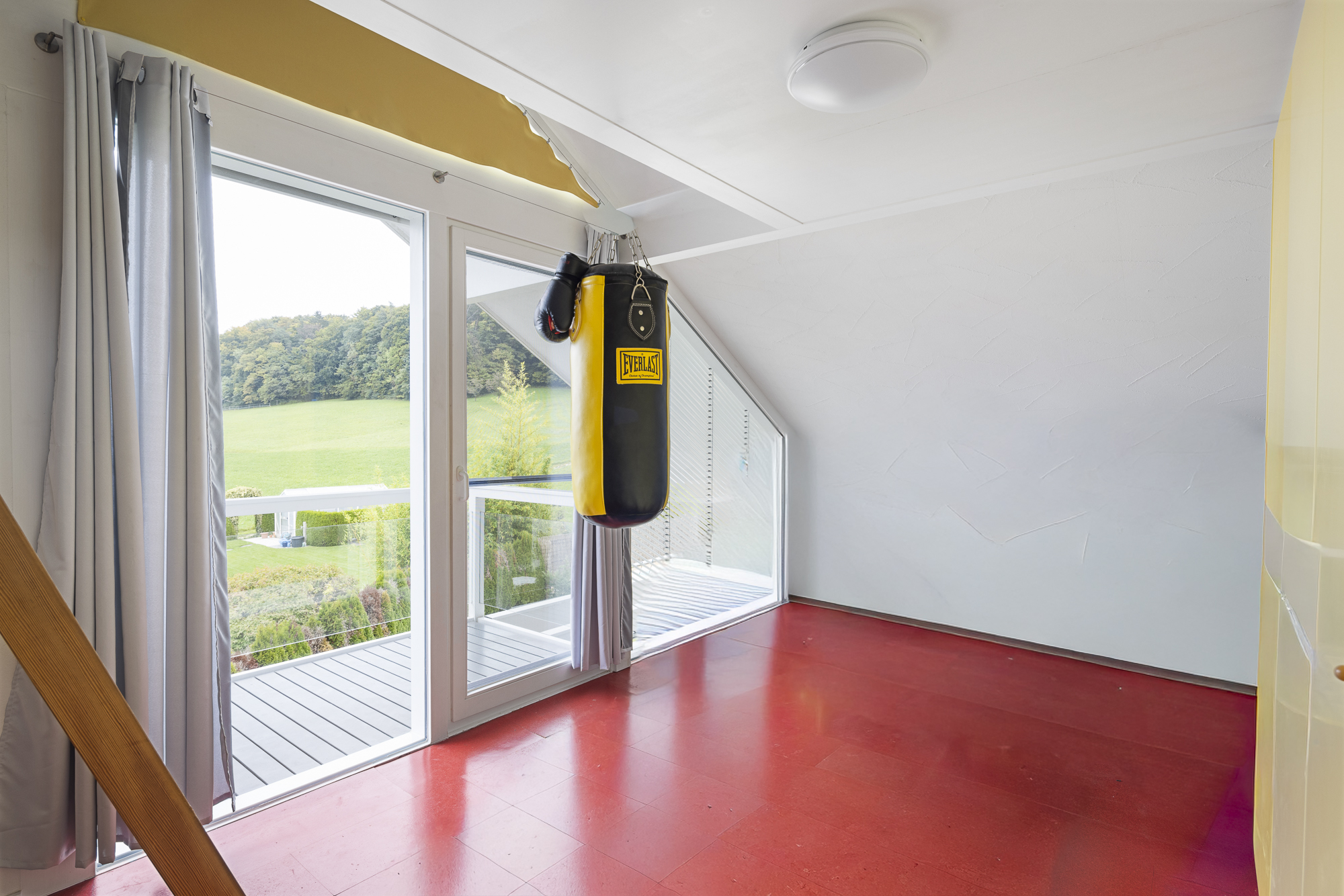 Raumwunder mit grossem Grundstück und Pool an ruhiger Lage - 6