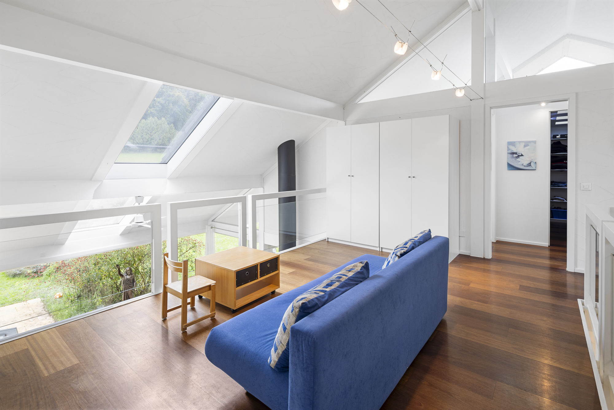 Raumwunder mit grossem Grundstück und Pool an ruhiger Lage - 9