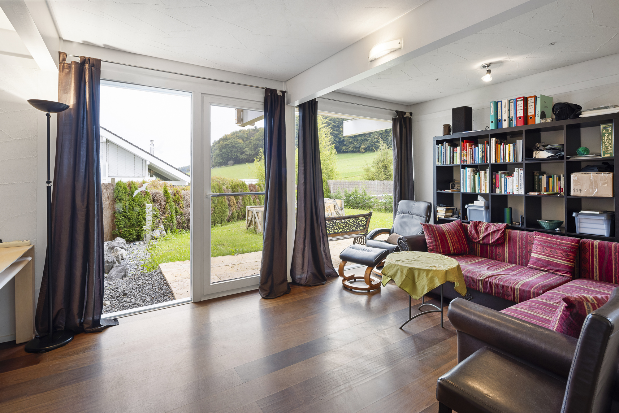 Raumwunder mit grossem Grundstück und Pool an ruhiger Lage - 10