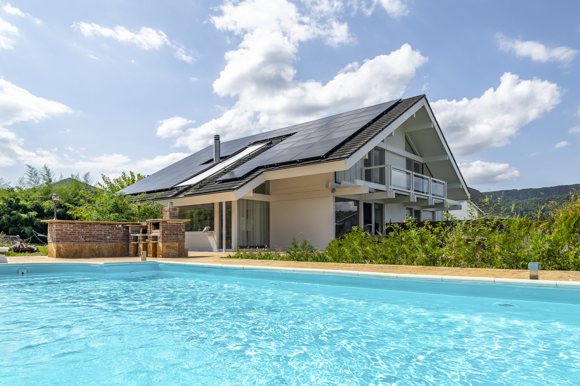 Raumwunder mit grossem Grundstück und Pool an ruhiger Lage - 12