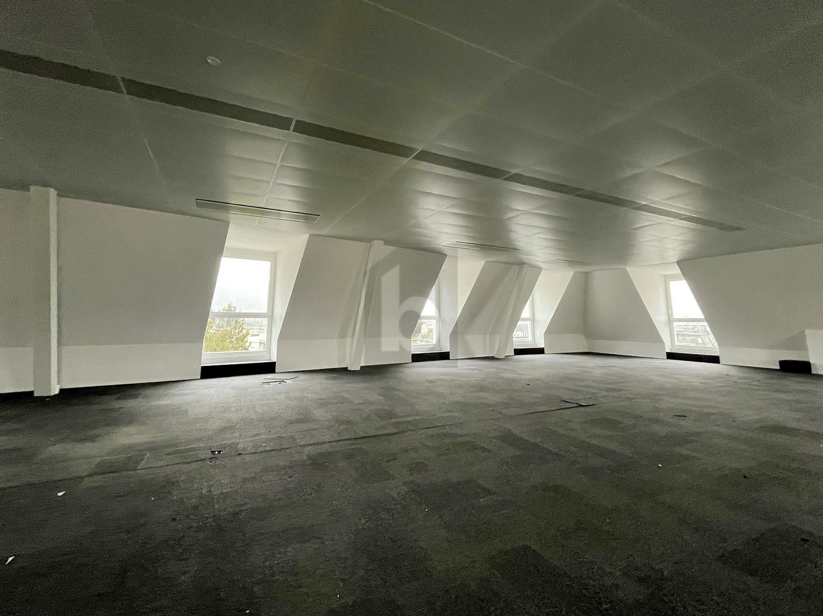 VIELFÄLTIG NUTZBAR, ZENTRAL MIT SEESICHT - 1