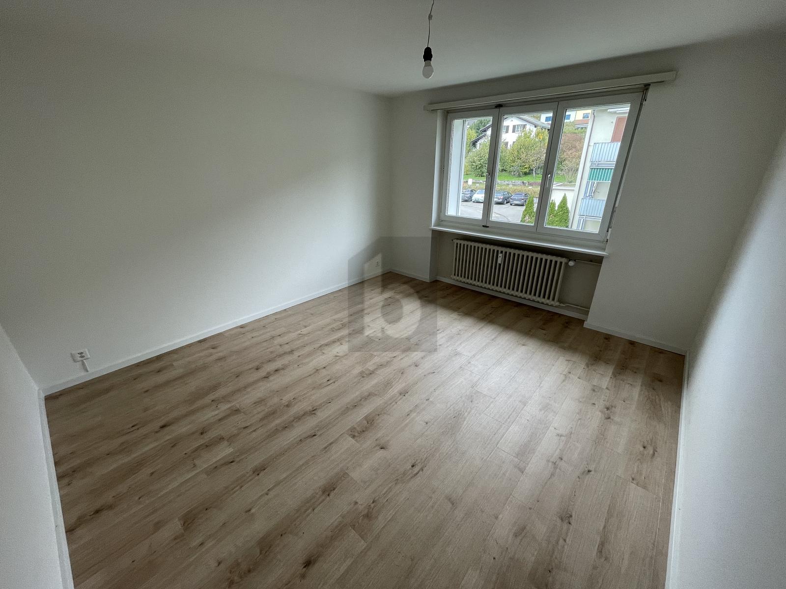 LICHTDURCHFLUTET MIT GROSSEM BALKON - 2