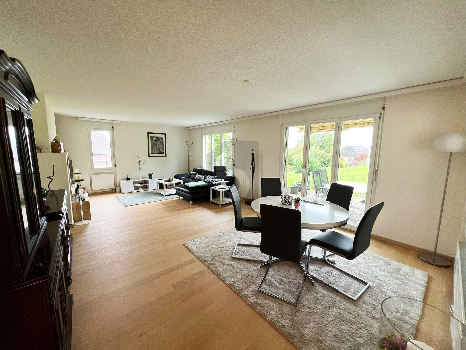 RUHIGE LAGE MIT GEMÜTLICHEM WOHNZIMMER - 0