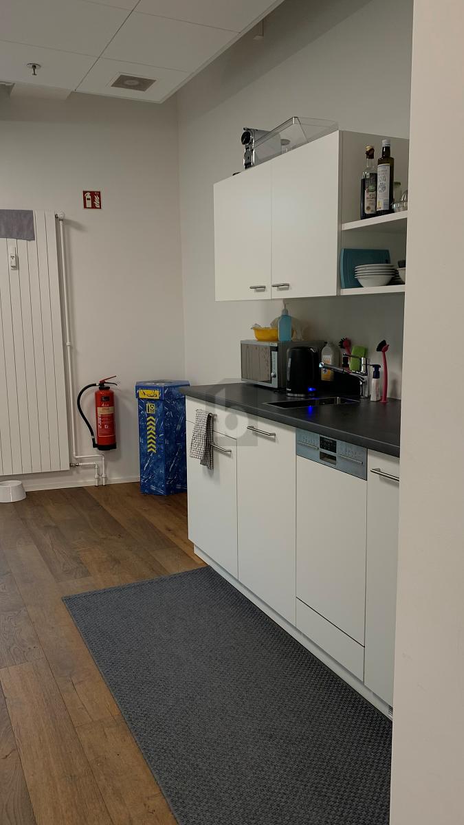 GROSSZÜGIG MIT EIGENER KÜCHE - 3