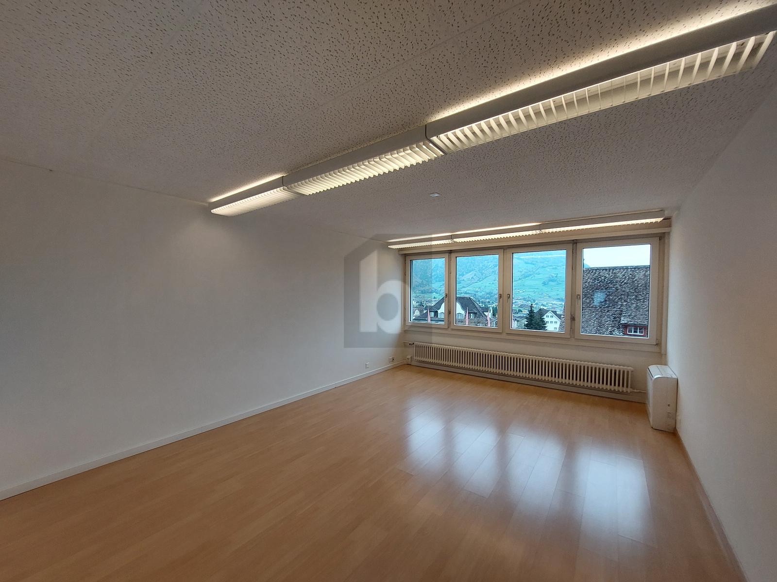 TOPLAGE - PERFEKT FÜR PRAXIS & THERAPIE - 1