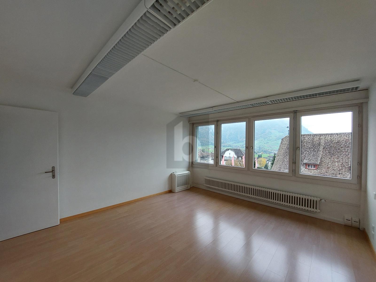 TOPLAGE - PERFEKT FÜR PRAXIS & THERAPIE - 3