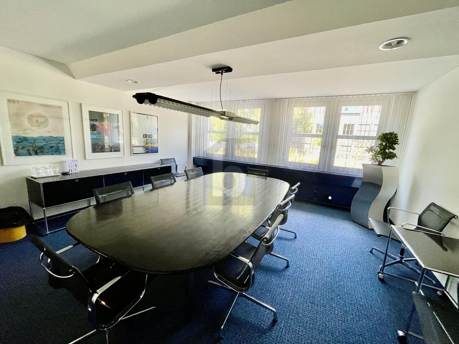 AN DER AUTOBAHNAUSFAHRT ZENTRAL GELEGEN - 1