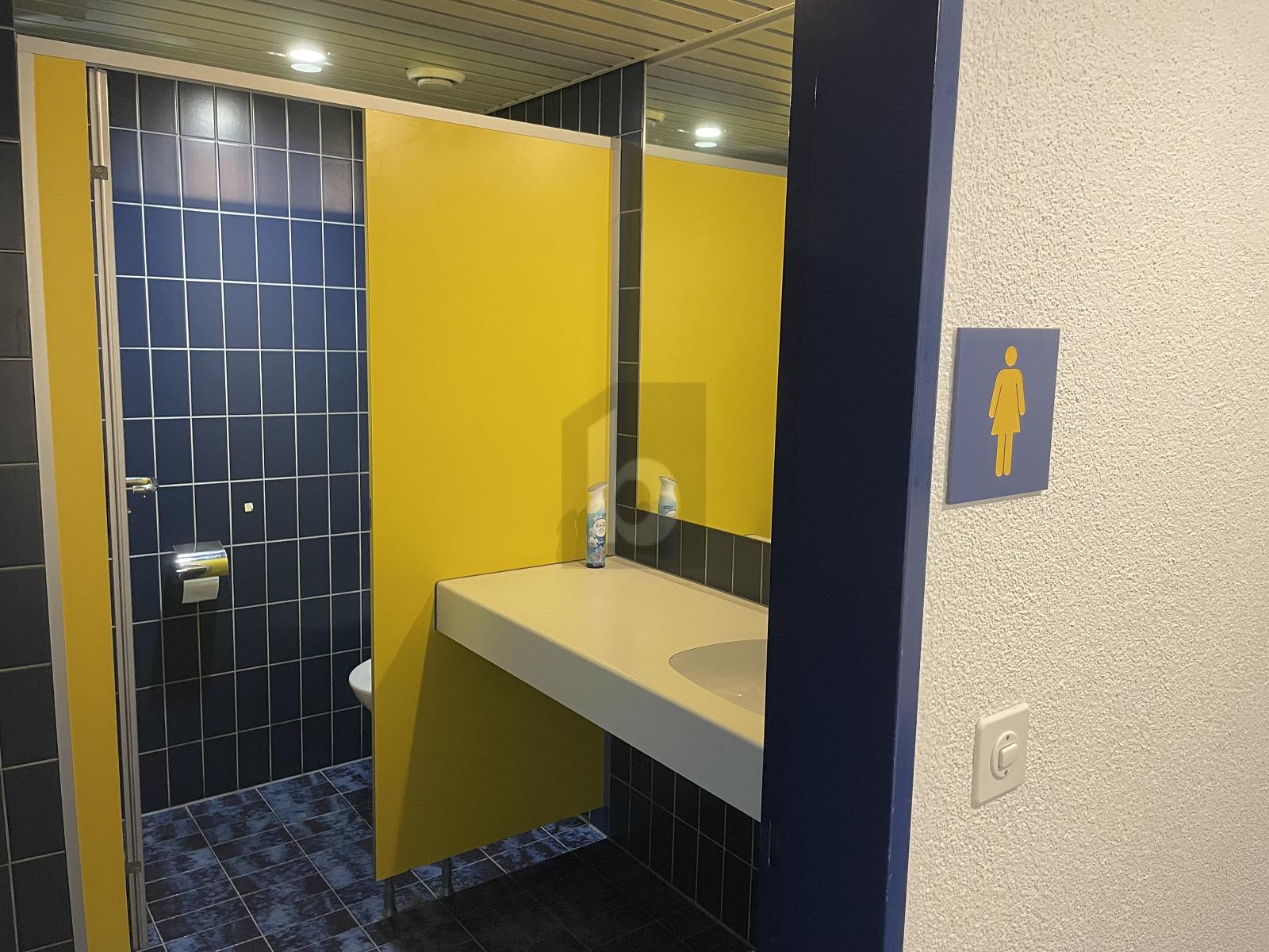 AN DER AUTOBAHNAUSFAHRT ZENTRAL GELEGEN - 2