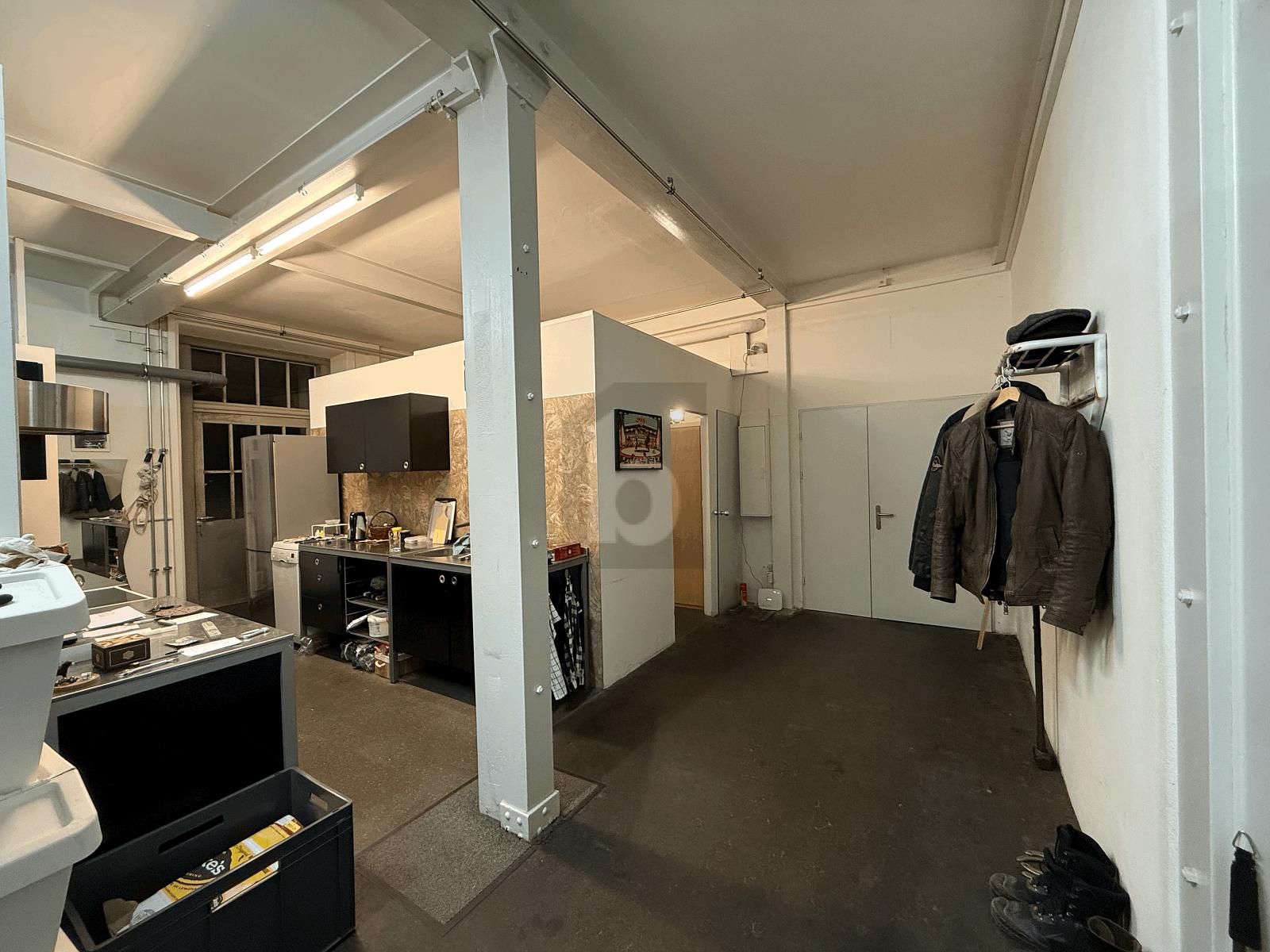 INDUSTRIAL STYLE MIT HOHEN DECKEN! - 2