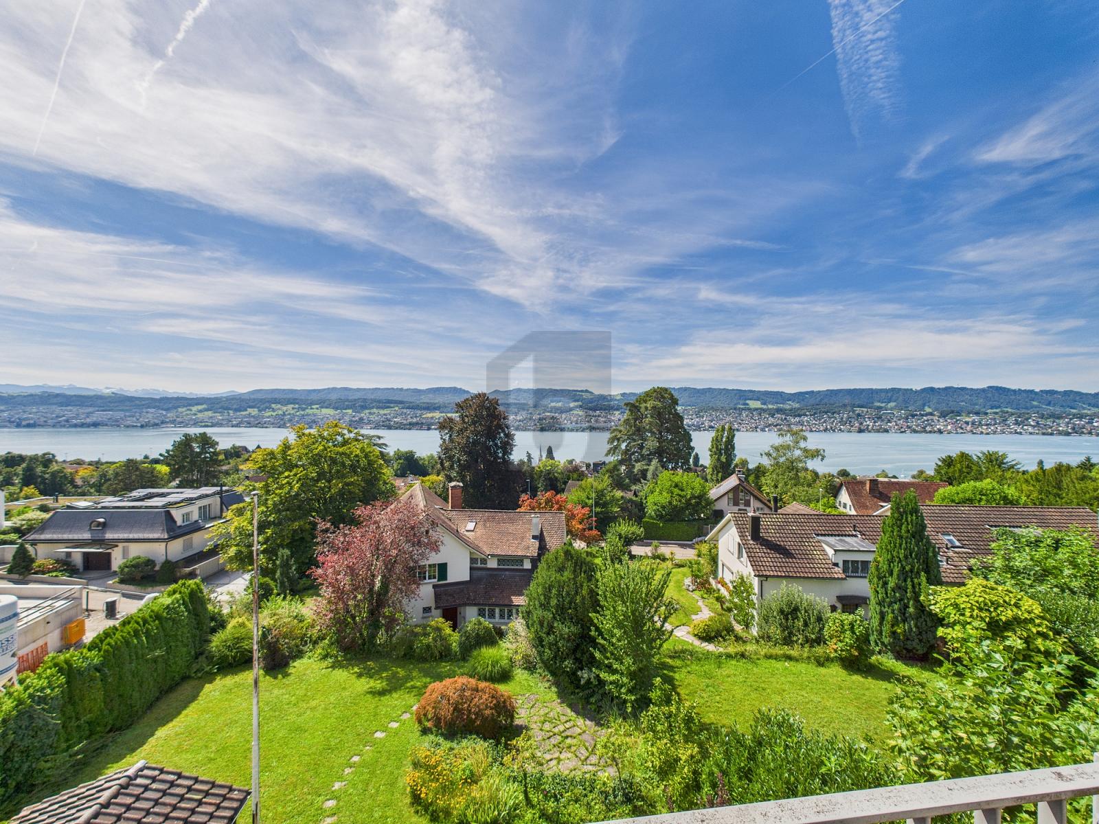 TRAUMHAFTES HAUS MIT SEEBLICK UND GARTEN - 0