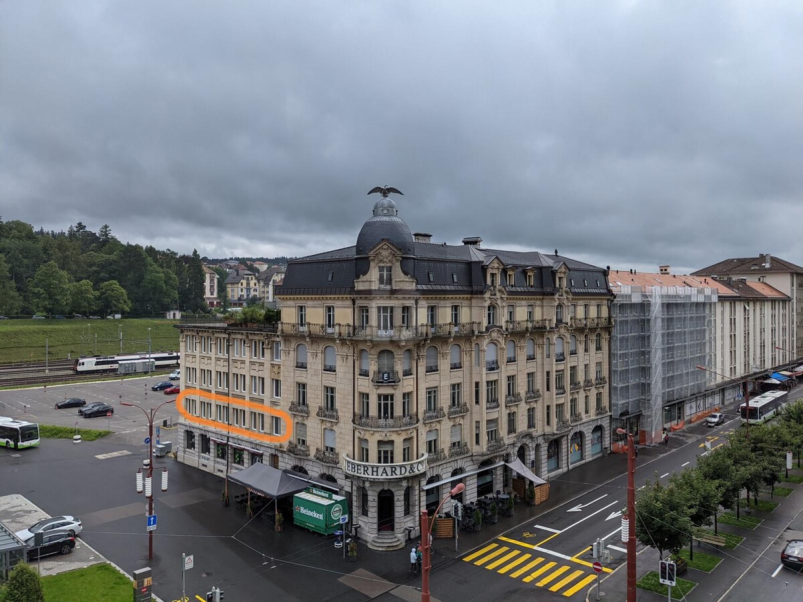 EN PLEIN CENTRE VILLE IDÉALEMENT SITUÉE - 0