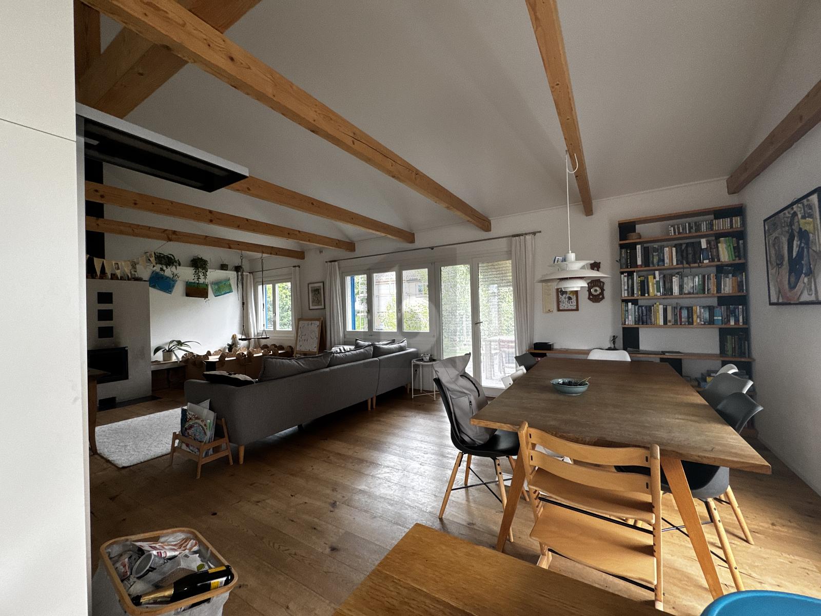 CHARMANT MIT GROSSZÜGIGEM NATURGARTEN - 3