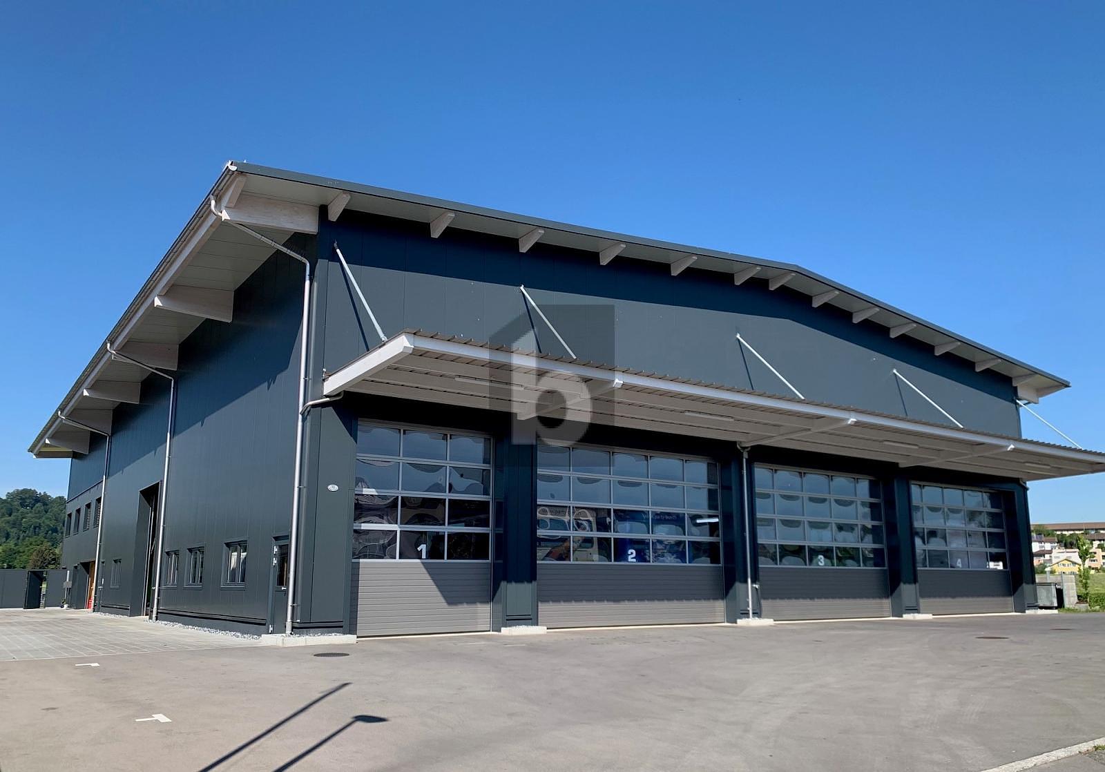 500 - 700 M2 MIT HOHEN RÄUMEN UND EINGANGSTOREN - 0