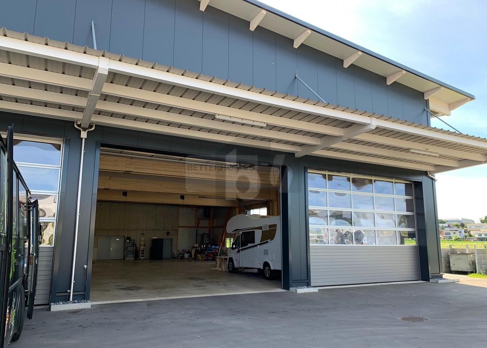 500 - 700 M2 MIT HOHEN RÄUMEN UND EINGANGSTOREN - 1