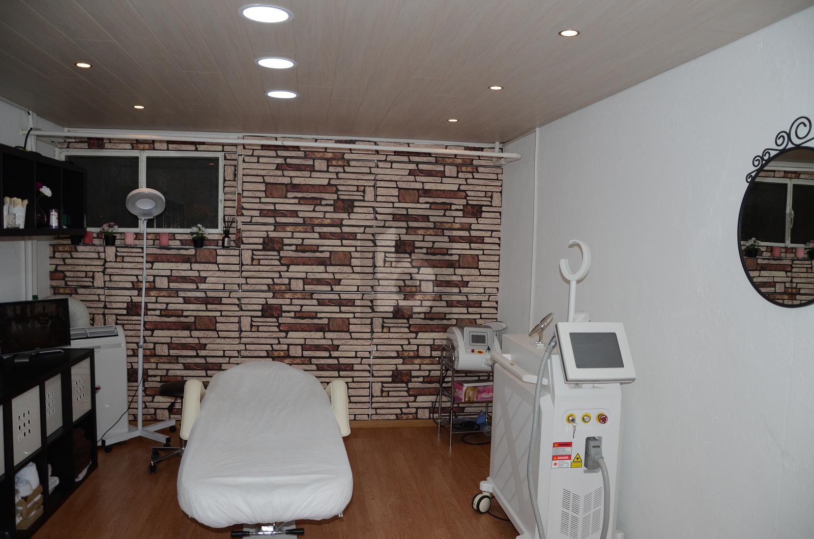 BIEN SITUÉ ET COMPLÈTEMENT ÉQUIPÉ - 1