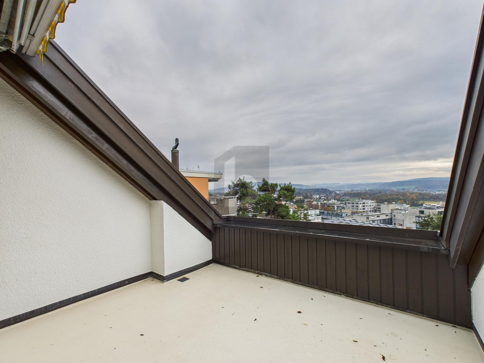 FRISCH RENOVIERT, MIT AUSSICHT AUF DAS LIMMATTAL - 0