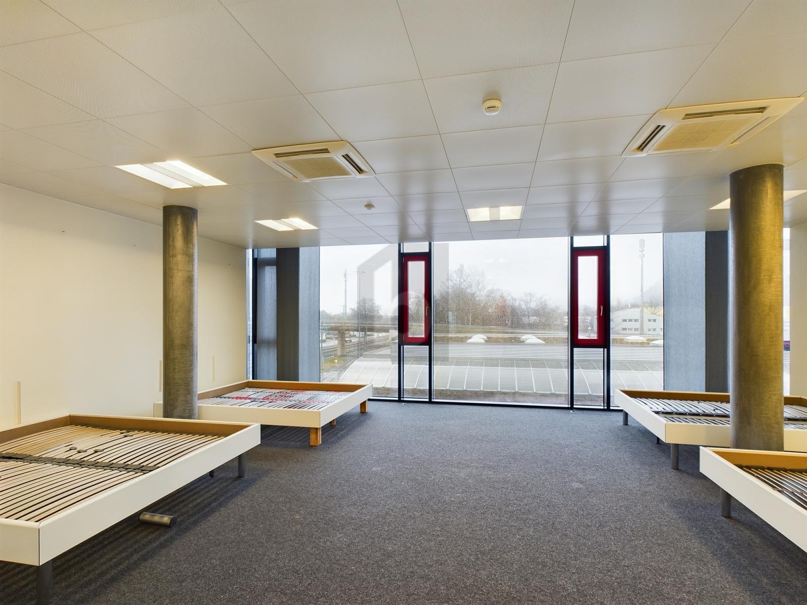 MODERNE, HELLE RÄUMLICHKEITEN - 3