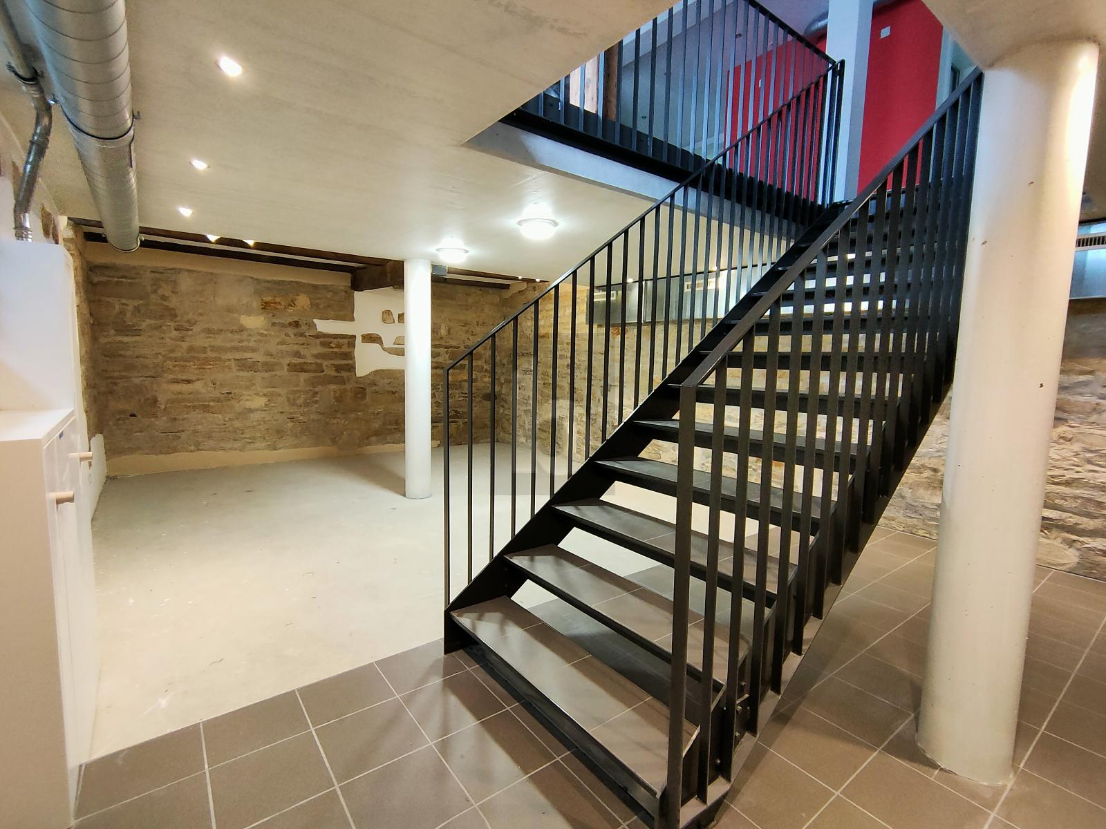 IDEAL FÜR COIFFEUR ODER KOSMETIK, ZENTRAL - 1