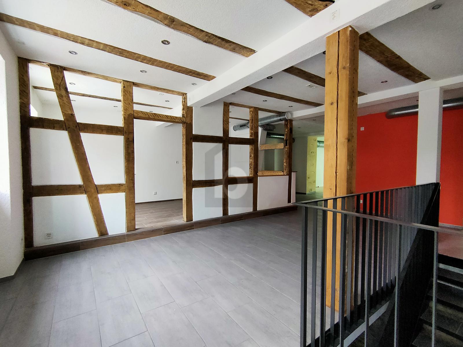 IDEAL FÜR COIFFEUR ODER KOSMETIK, ZENTRAL - 3