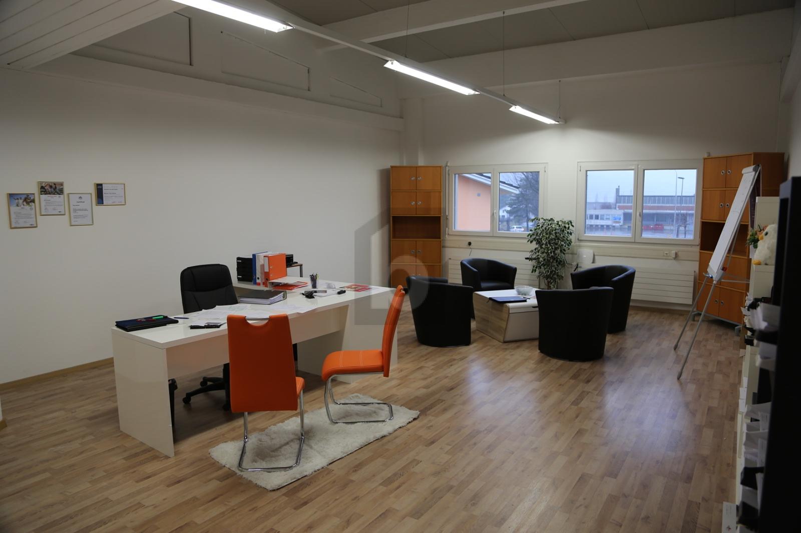 MODERNE - SPACIEUX ET LUMINEUX AU DERNIER ÉTAGE - 2