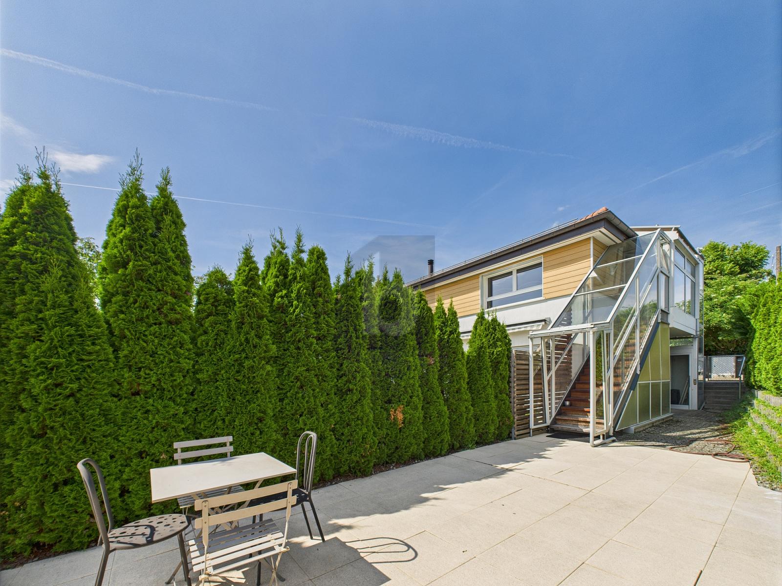 ESPACE LUMINEUX ET MEUBLÉ - 0