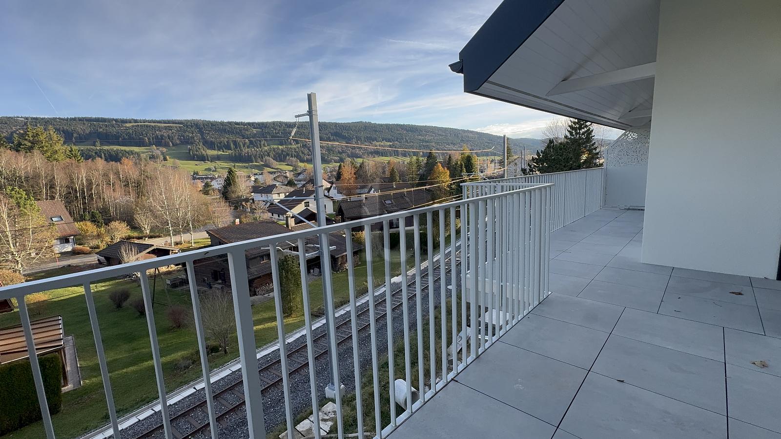 NEUF ET IDÉALEMENT SITUÉ AVEC BALCON DE 18M2 - 4