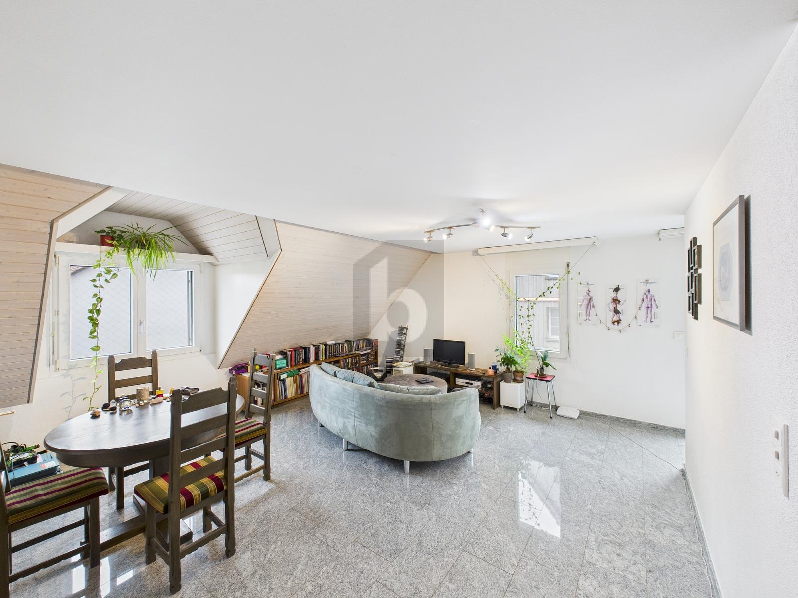 HOCHWERTIG MIT NEUER KÜCHE UND GARTENSITZPLATZ - 0