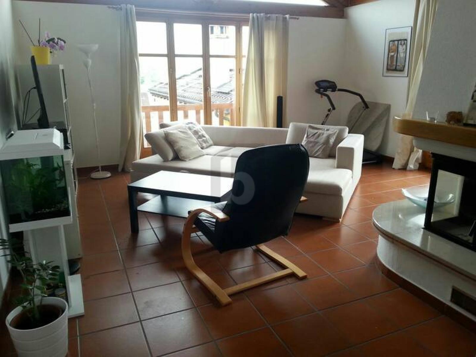 TRANQUILLA, IN POSIZIONE SOLEGGIATA - 1