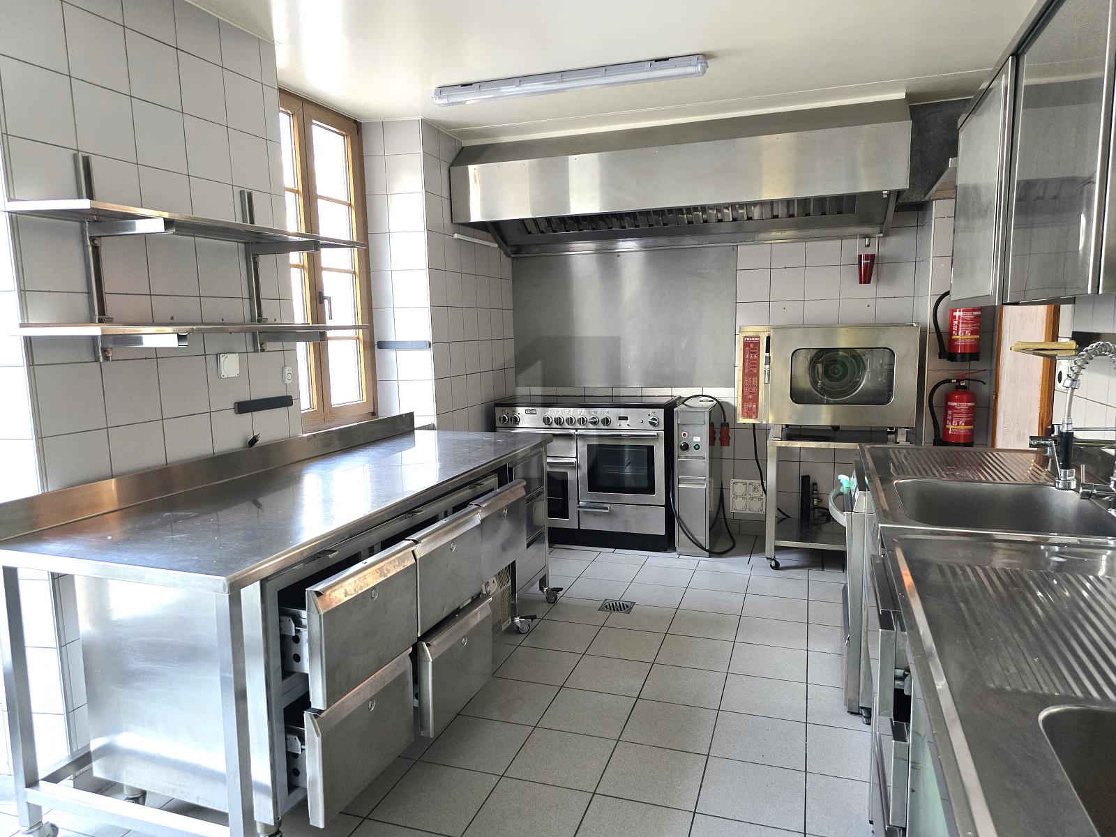 MAGNIFIQUE RESTAURANT AVEC UN GRAND POTENTIEL - 3