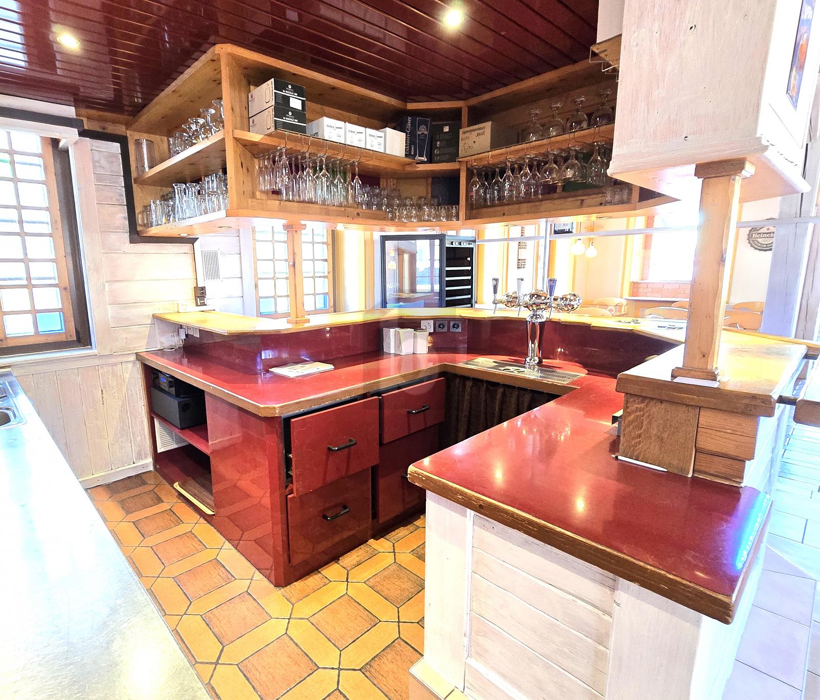 MAGNIFIQUE RESTAURANT AVEC UN GRAND POTENTIEL - 4