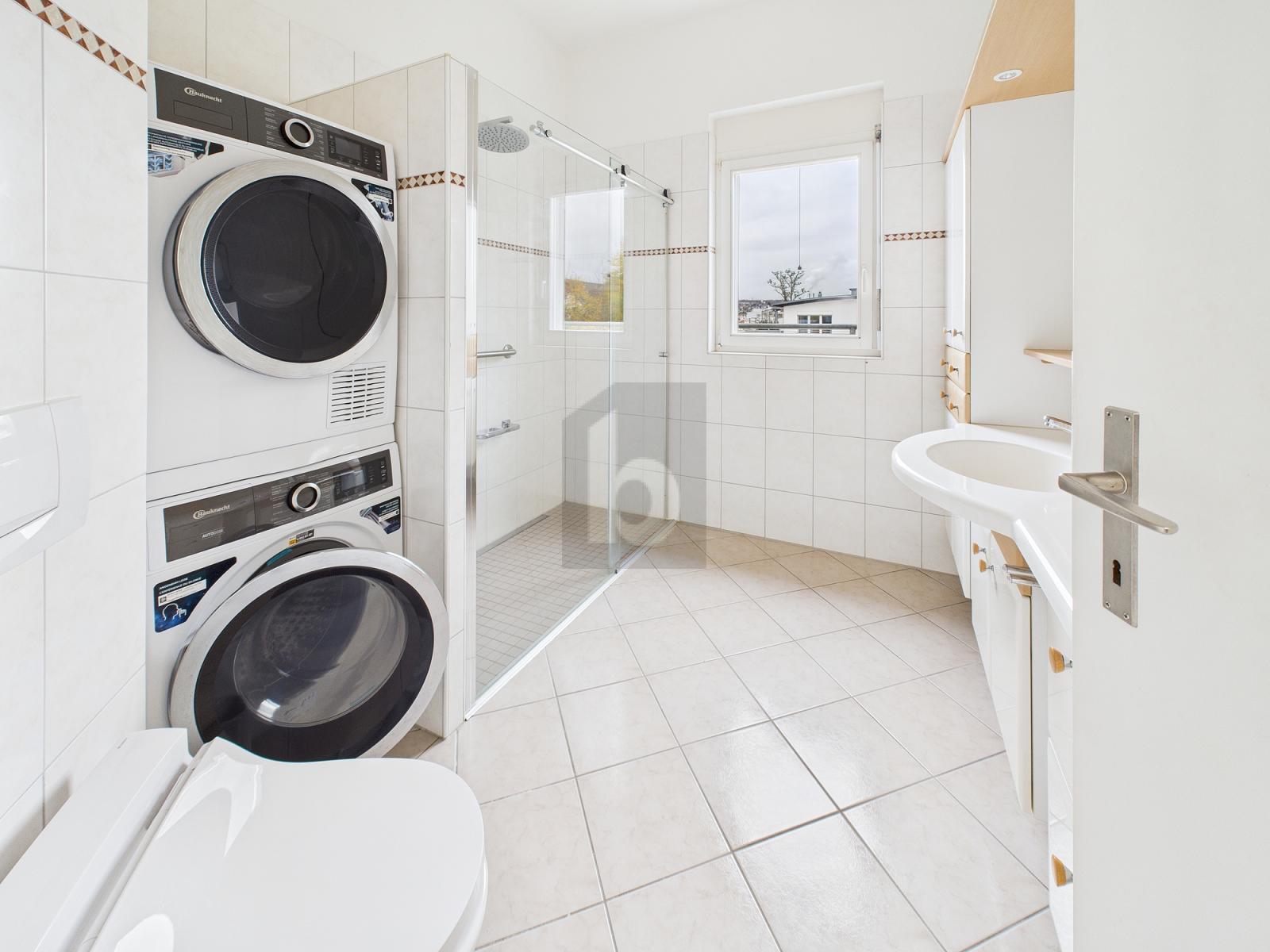 GROSSZÜGIG MIT TERRASSE UND WEITSICHT - 3